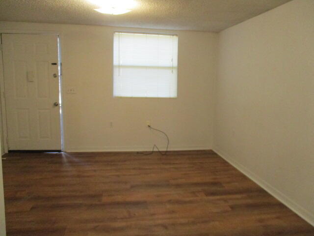 EDGEWATER - Residential Lease