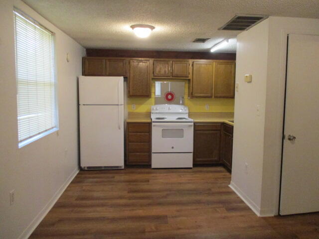 EDGEWATER - Residential Lease