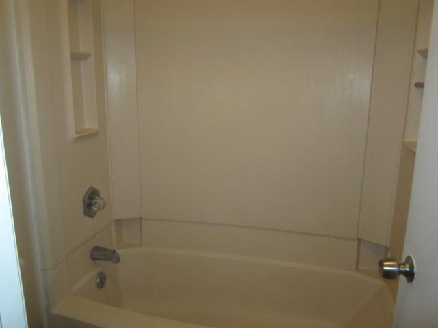 EDGEWATER - Residential Lease