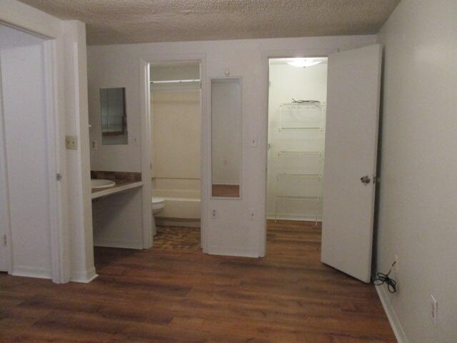 EDGEWATER - Residential Lease