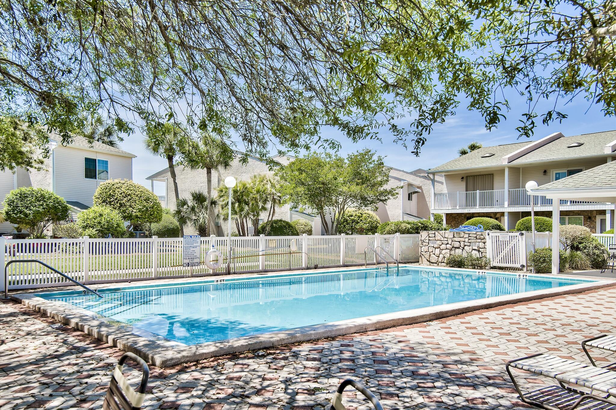 WOODLAND SHORES T/H PH 1 - Residential