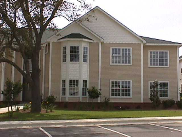 Nice 2 bedroom 2 bath in the heart of Niceville. Vaulted ceiling in the living room, kitchen has stove, refrigerator with ice maker,dishwasher,garbage disposal, microwave,washer/dryer in unit.Association maintains exterior grounds, two parking spaces for each unit.Complex has pool and BBQ'S with gazibo.Available 01/16/2017,rent is $975.00 per month includes basic cable.