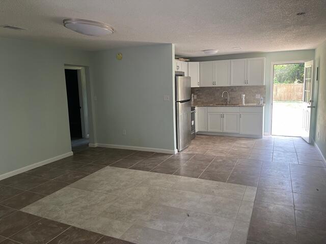 GREENHUT COURT - Residential Lease
