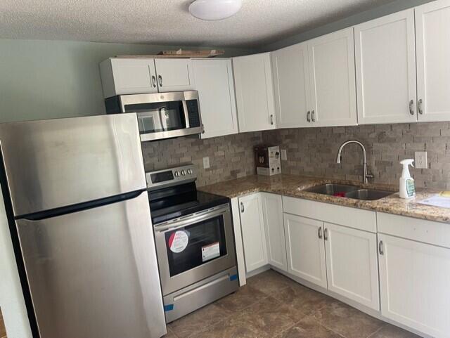 GREENHUT COURT - Residential Lease