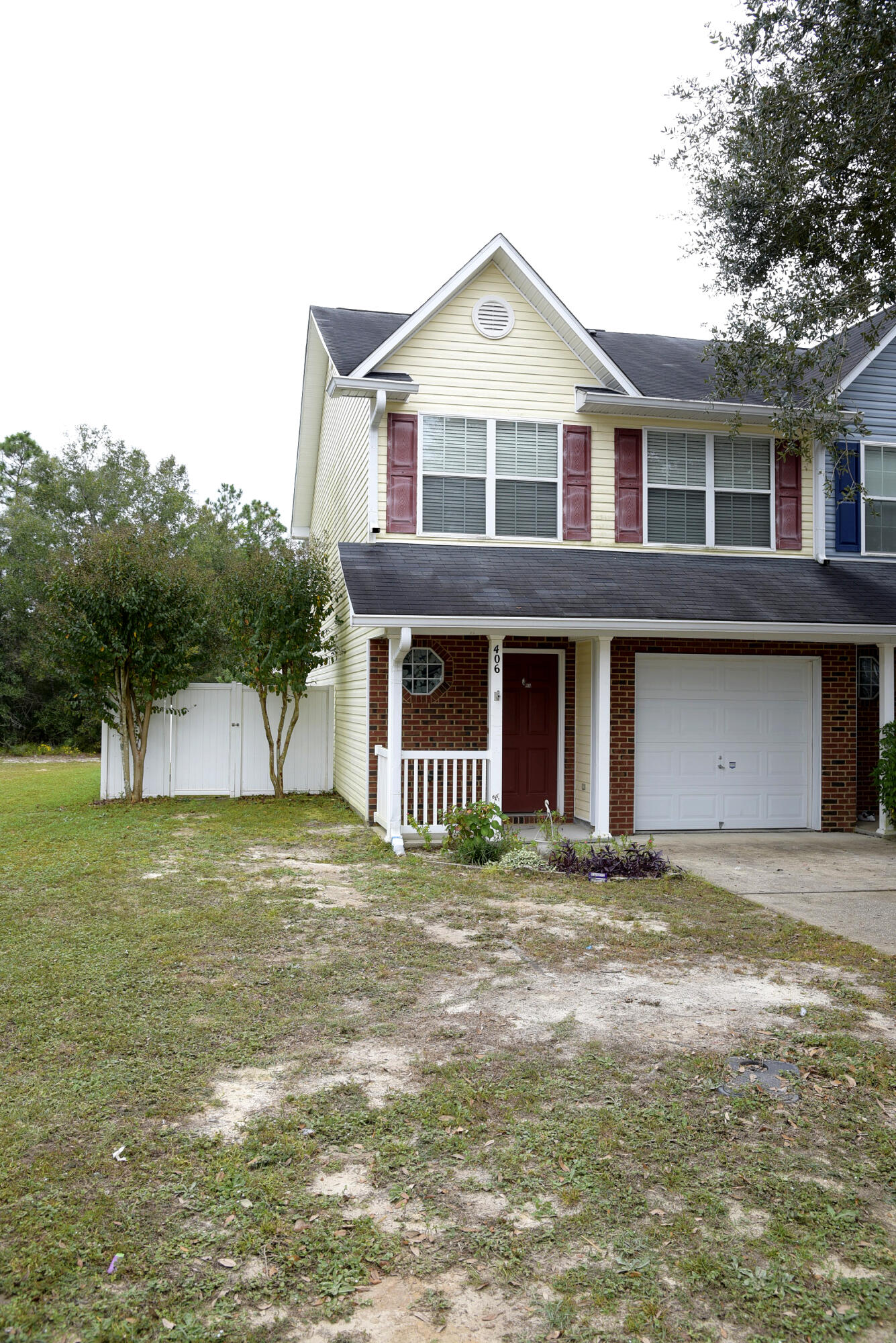 This charming townhouse in Crestview boasts 3 bedrooms and 2.5 bathrooms, perfect for those seeking a cozy yet spacious living space. Situated on a corner lot, this home offers privacy and a fenced back yard, ideal for enjoying the outdoors in peace. The modern kitchen features sleek stainless steel appliances, adding a touch of elegance. Don't miss out on the opportunity to make this townhome your own!