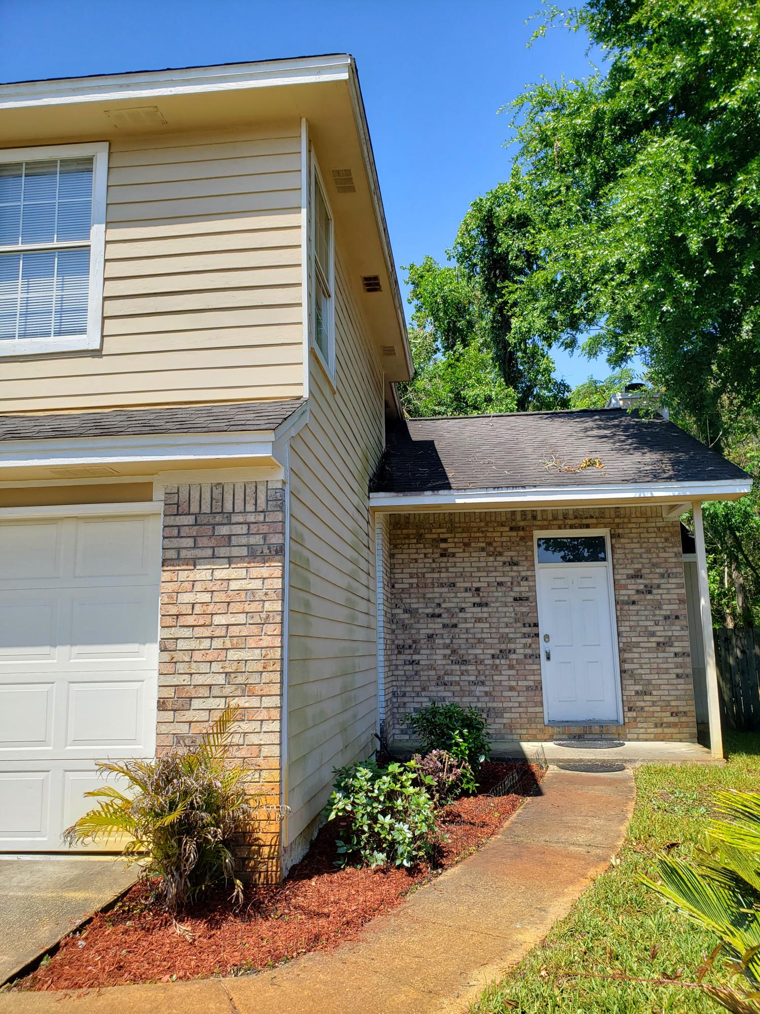 LIVE OAK MANORS - Residential Lease