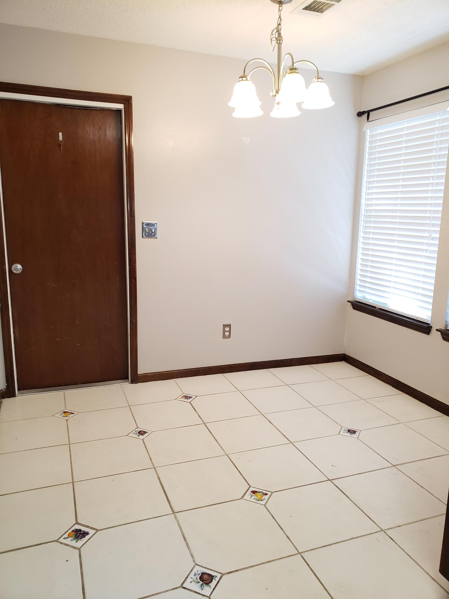 LIVE OAK MANORS - Residential Lease