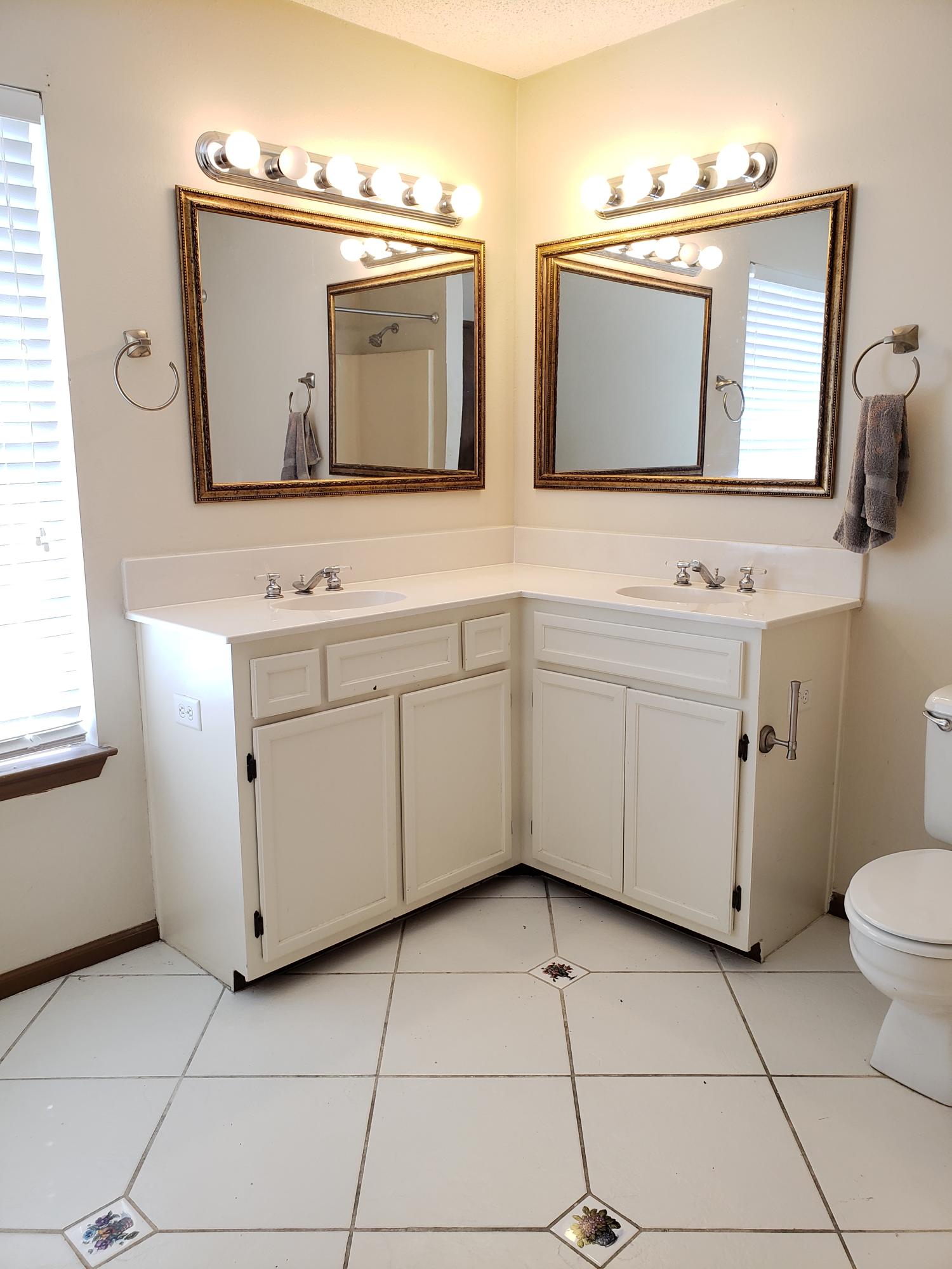 LIVE OAK MANORS - Residential Lease