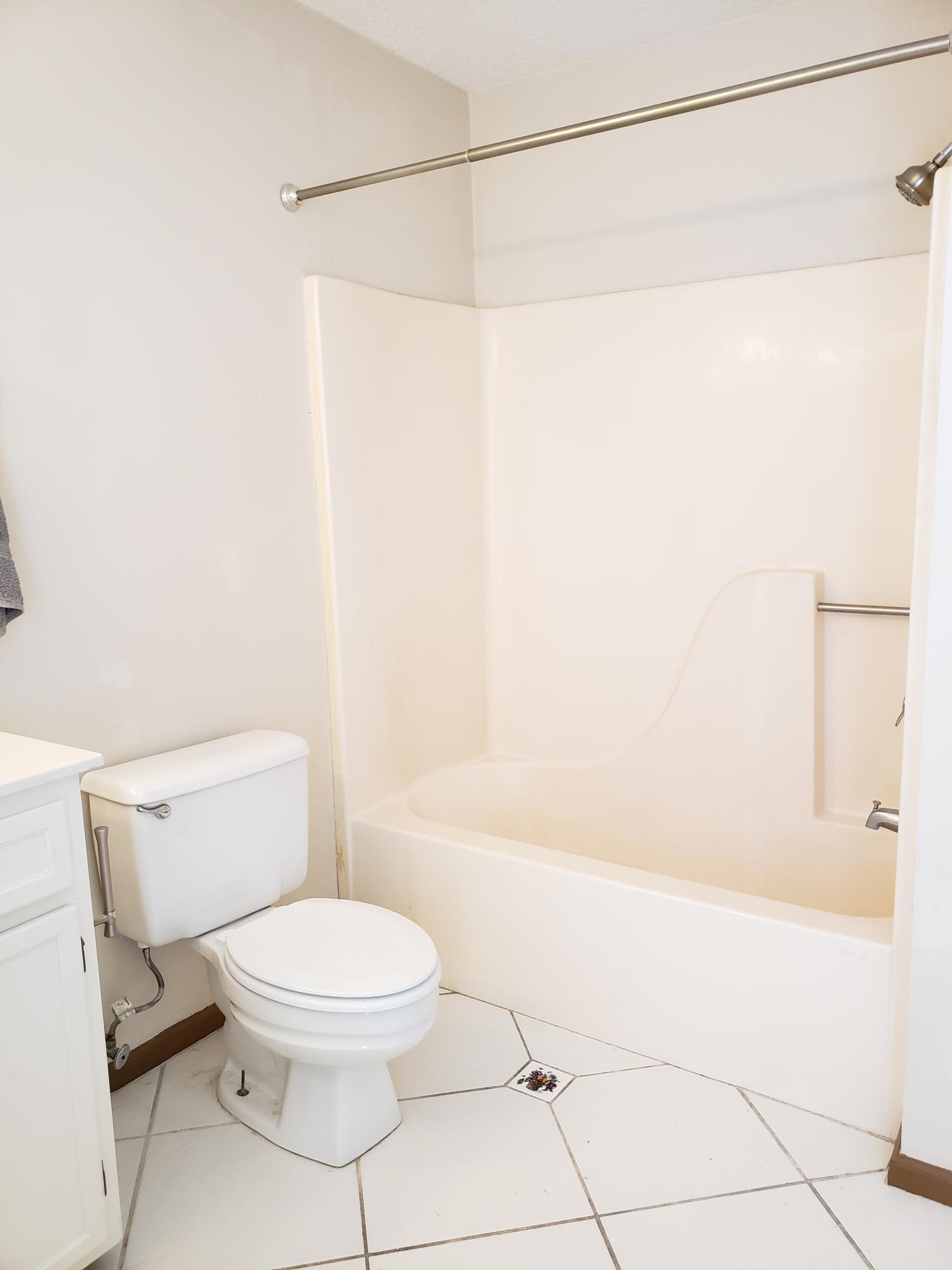 LIVE OAK MANORS - Residential Lease