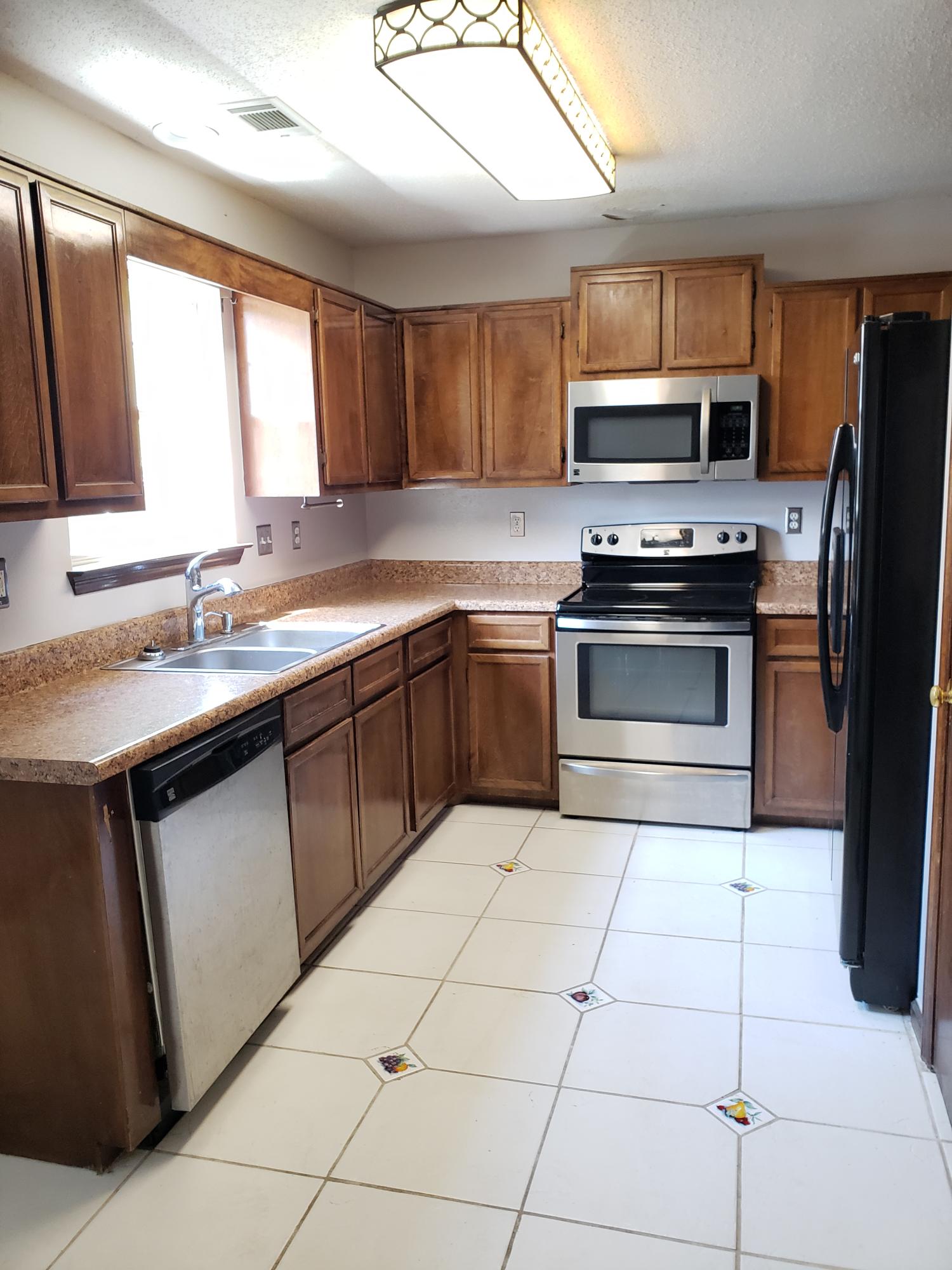 LIVE OAK MANORS - Residential Lease