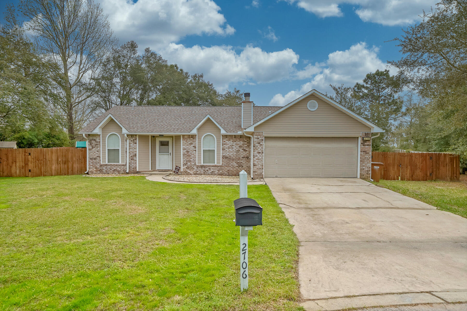 COUNTRY BREEZE ESTATES - Residential