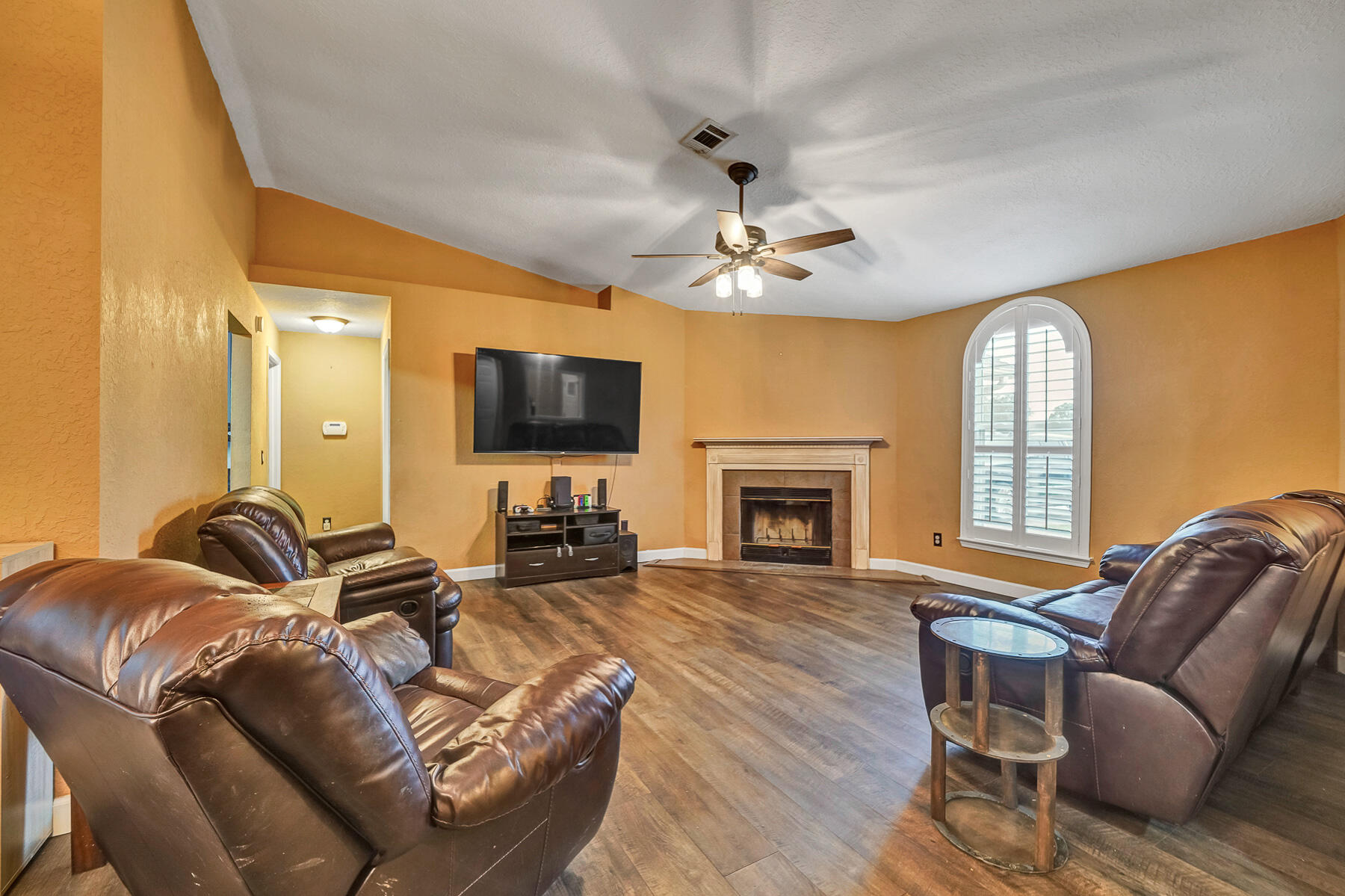 COUNTRY BREEZE ESTATES - Residential