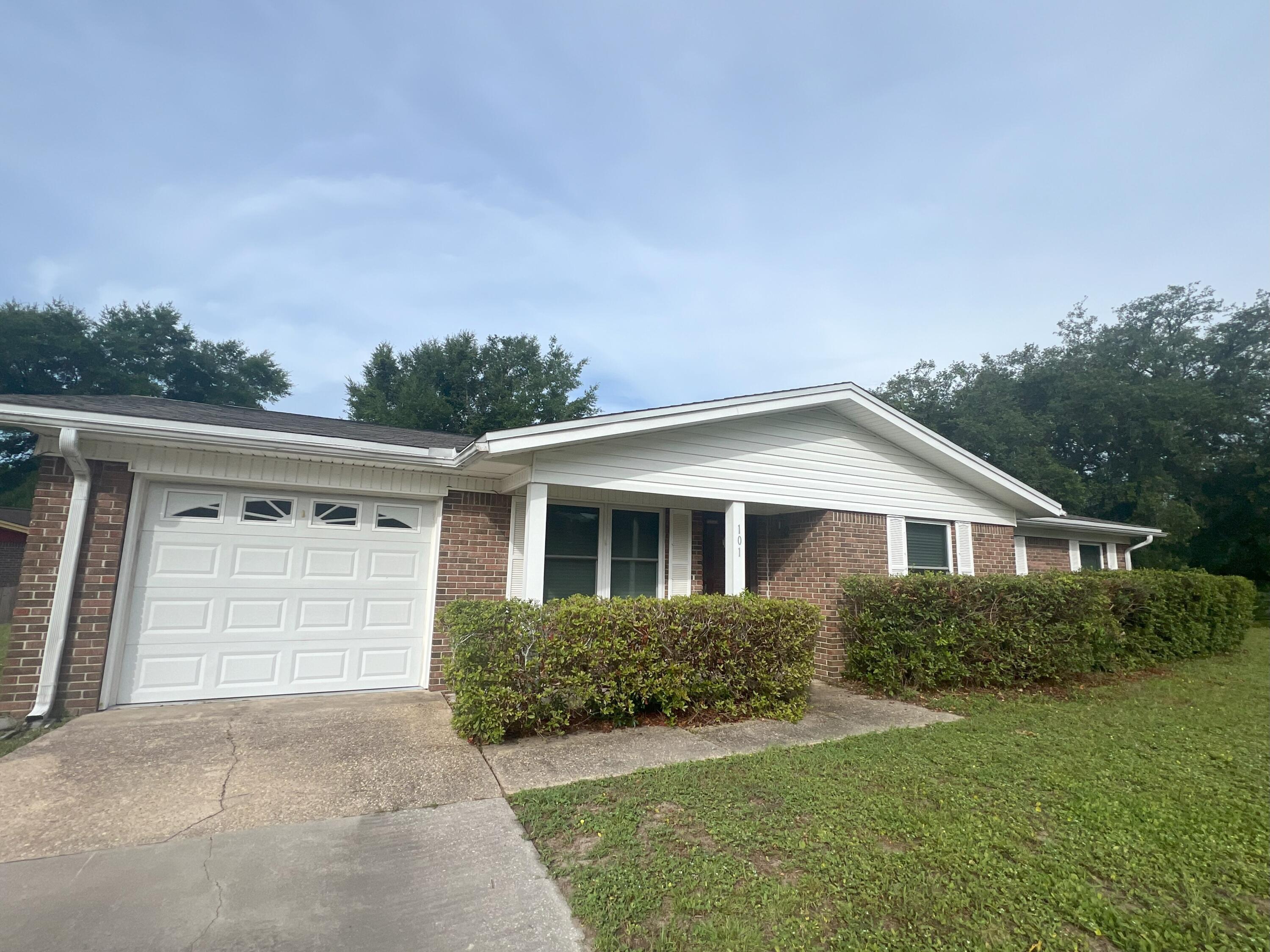 SHERWOOD FOREST - Residential Lease