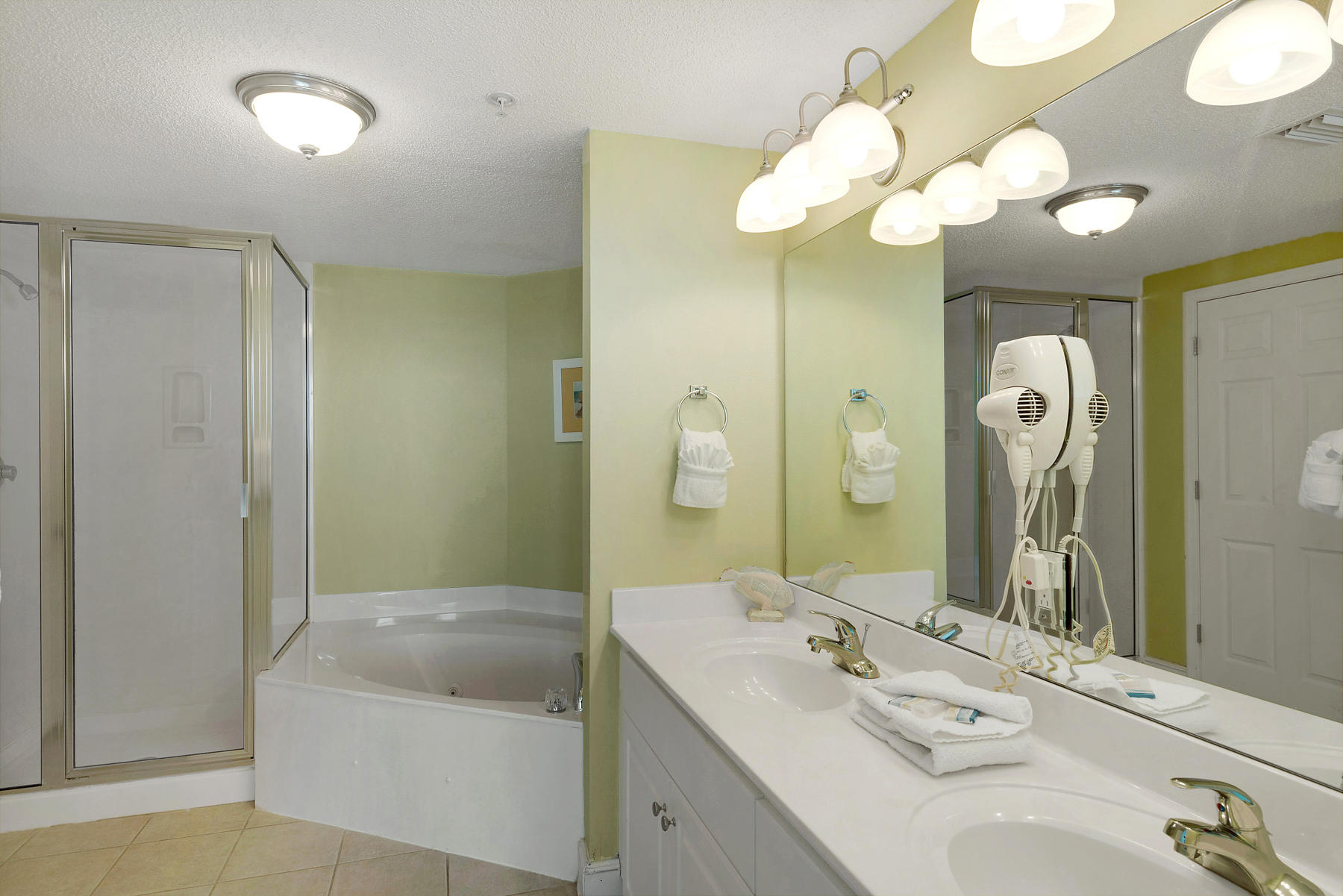MAJESTIC BEACH TOWERS I - Residential