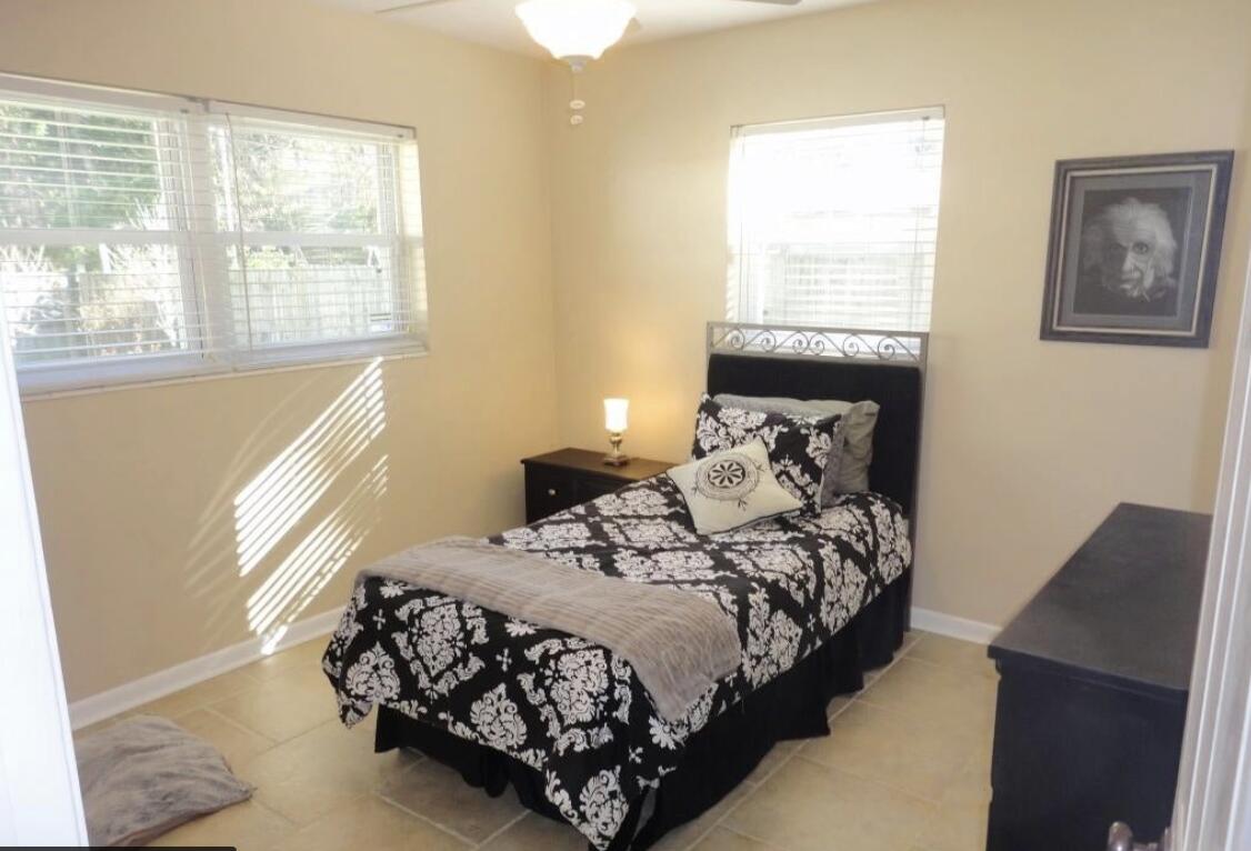 OAK TREE PARK - Residential Lease