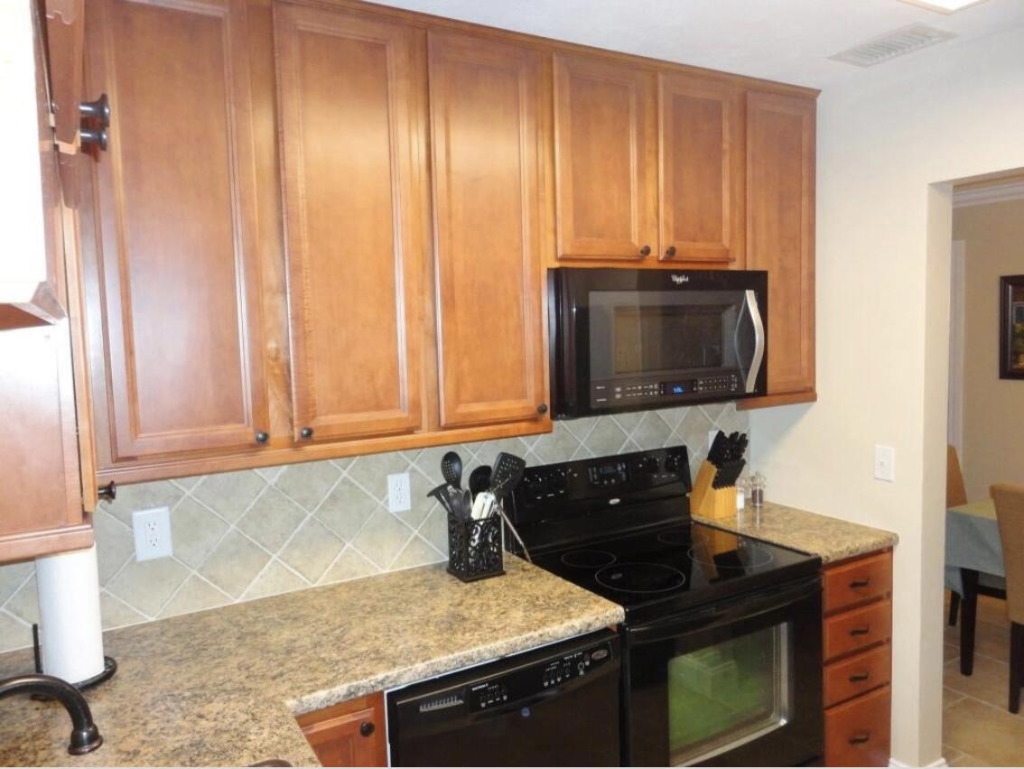 OAK TREE PARK - Residential Lease