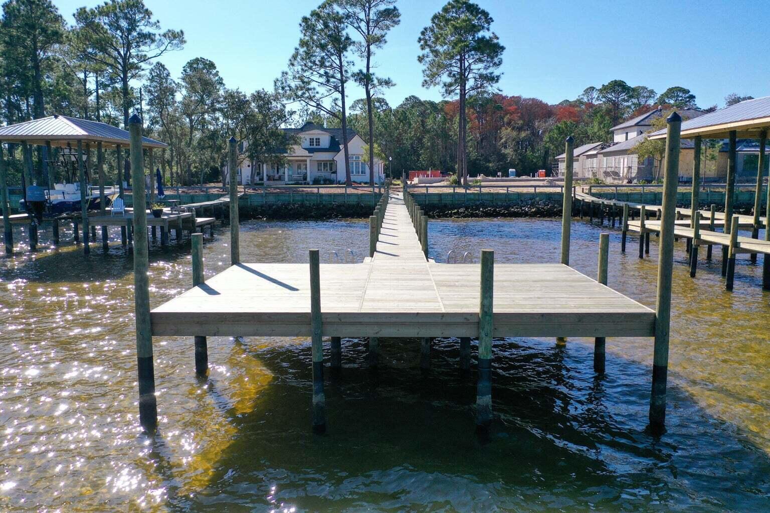 SECLUSION BAY - Land