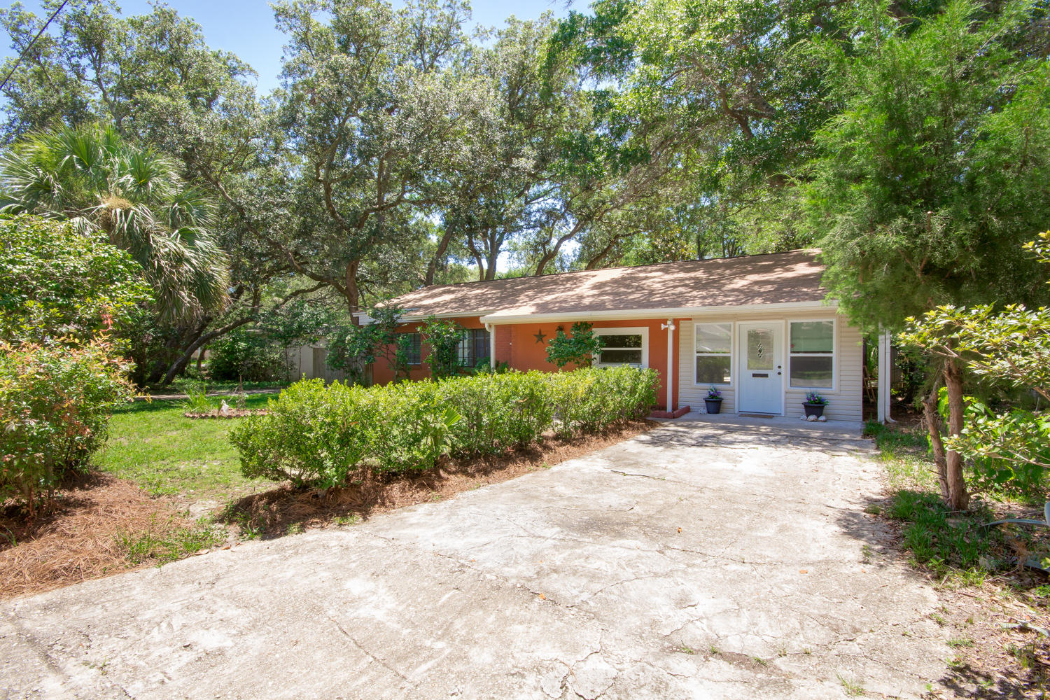 ELLIOTTS POINT - Residential