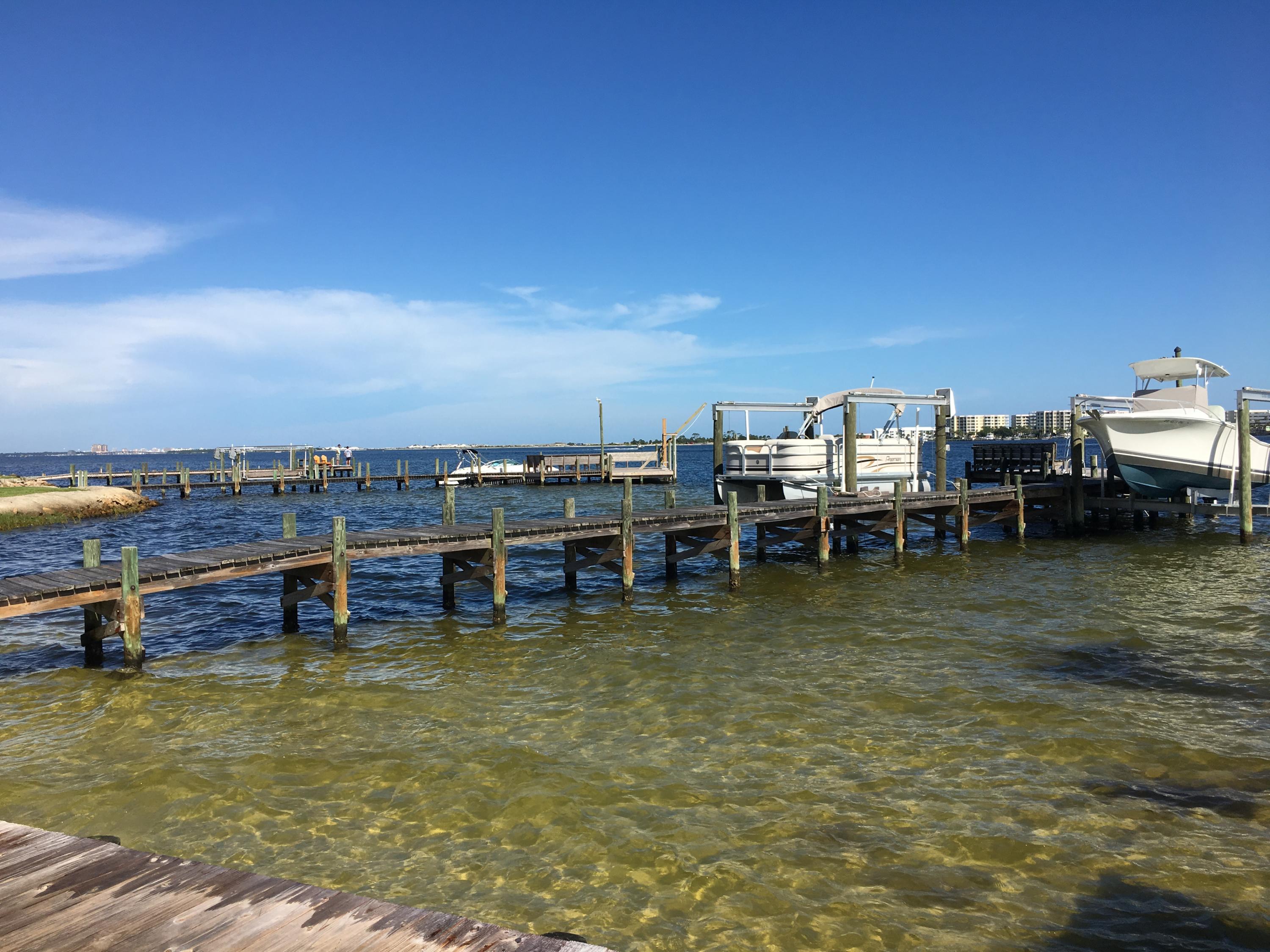 ELLIOTTS POINT - Residential
