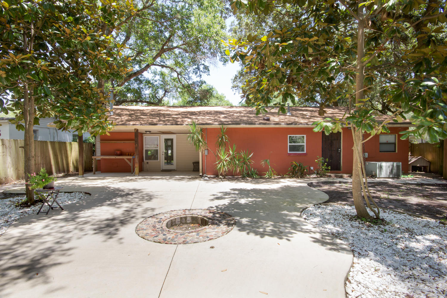 ELLIOTTS POINT - Residential
