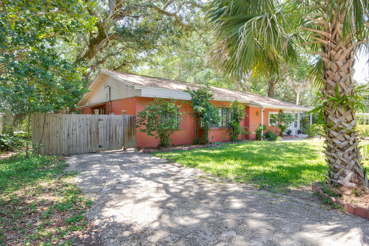ELLIOTTS POINT - Residential