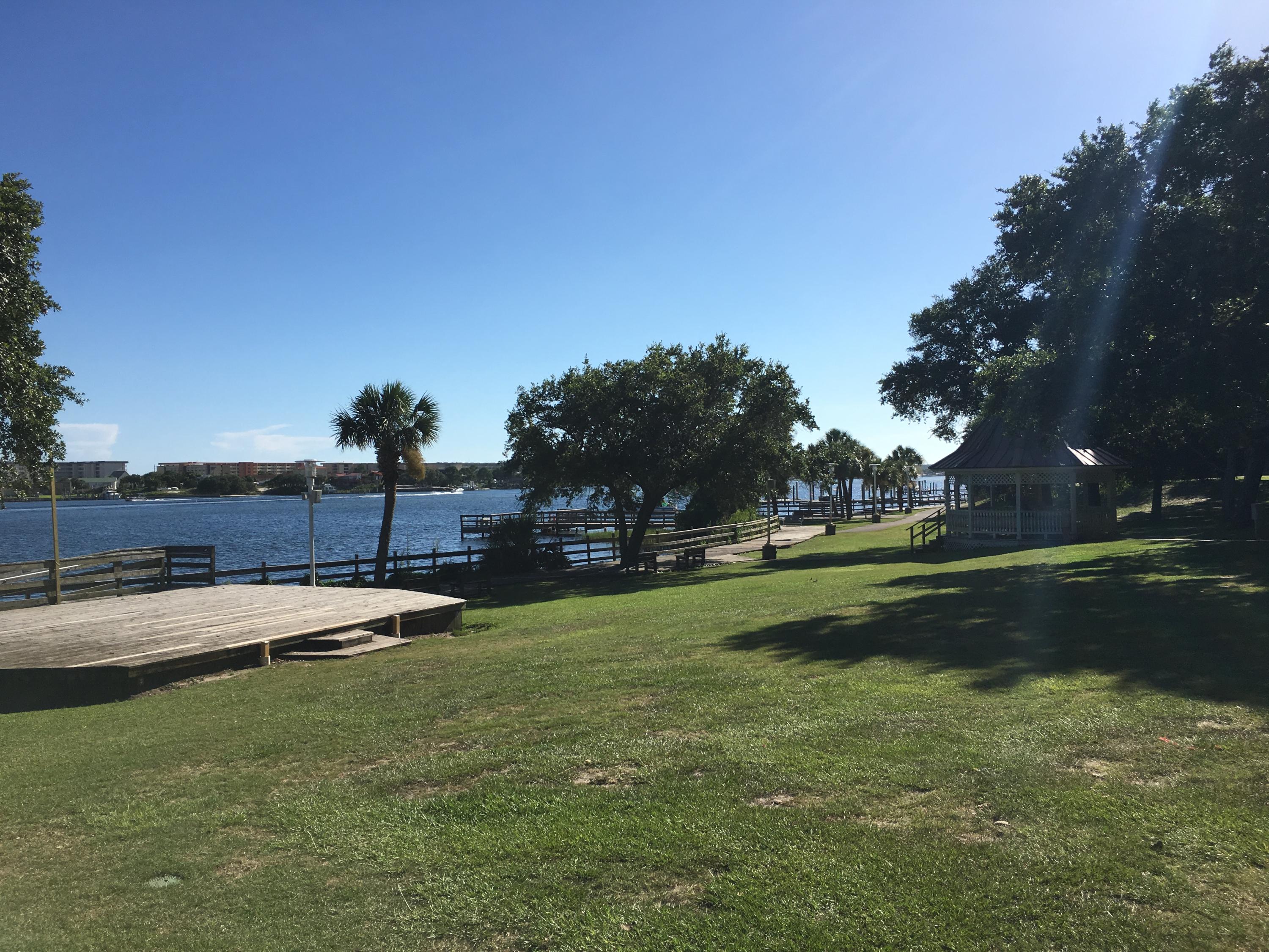 ELLIOTTS POINT - Residential