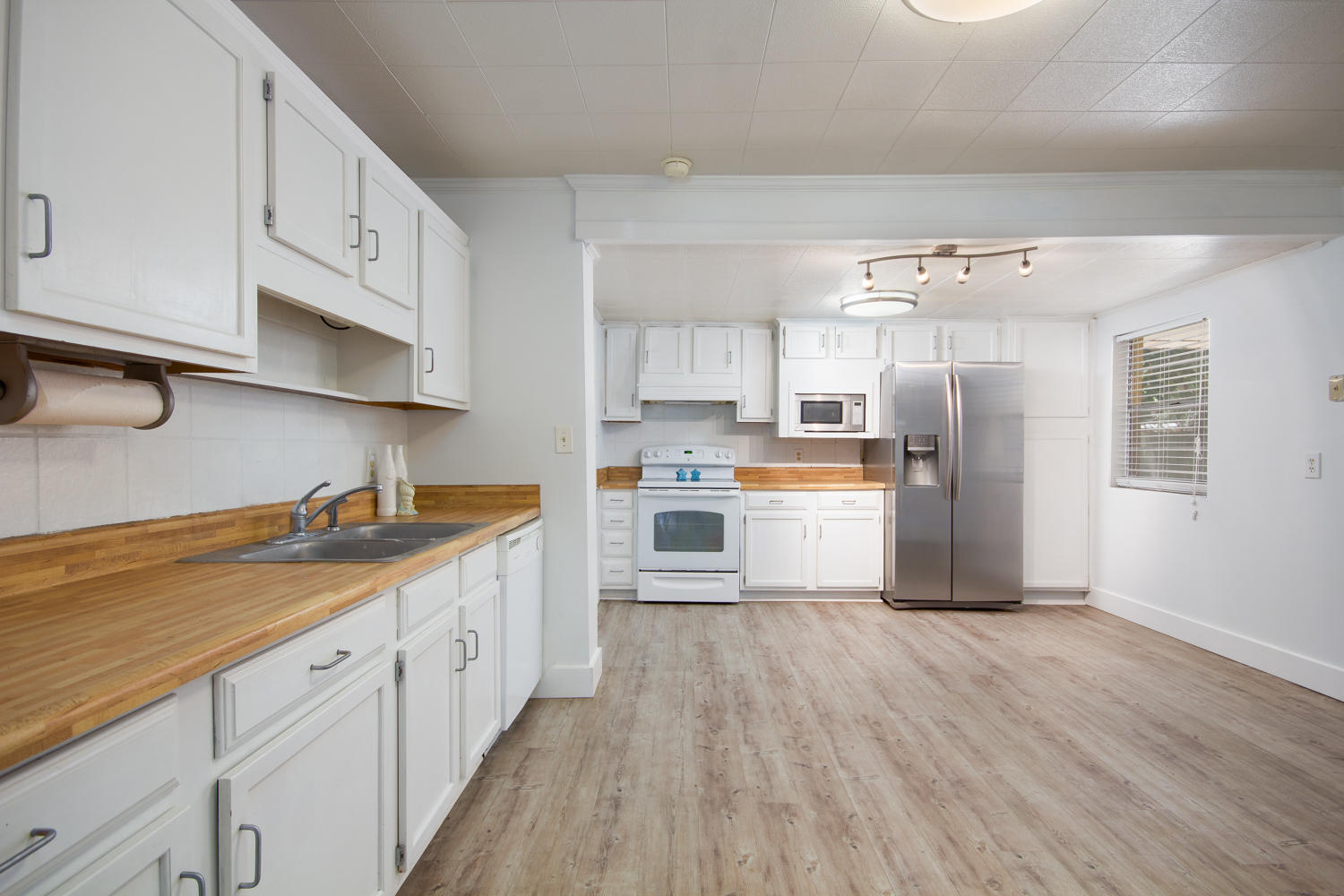 ELLIOTTS POINT - Residential