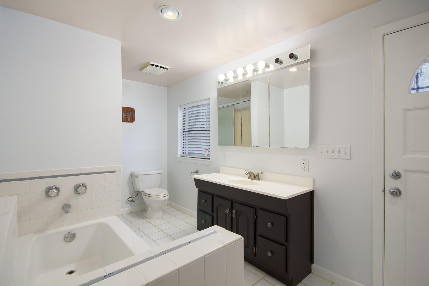 ELLIOTTS POINT - Residential