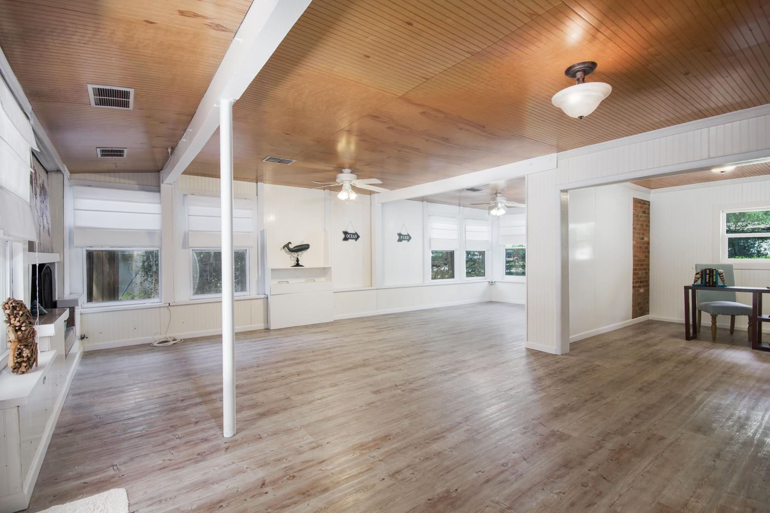 ELLIOTTS POINT - Residential