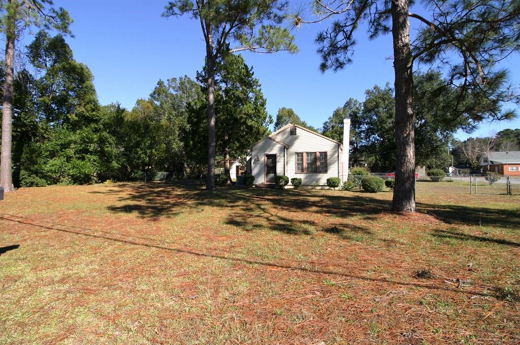 Country cute home in the heart of Crestview older but lots of charm, walking distance to food store and downtown. Has large yard and storage shed