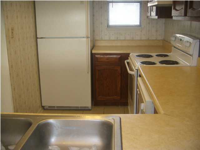 MANOR SHORES VILLAS - Residential Lease