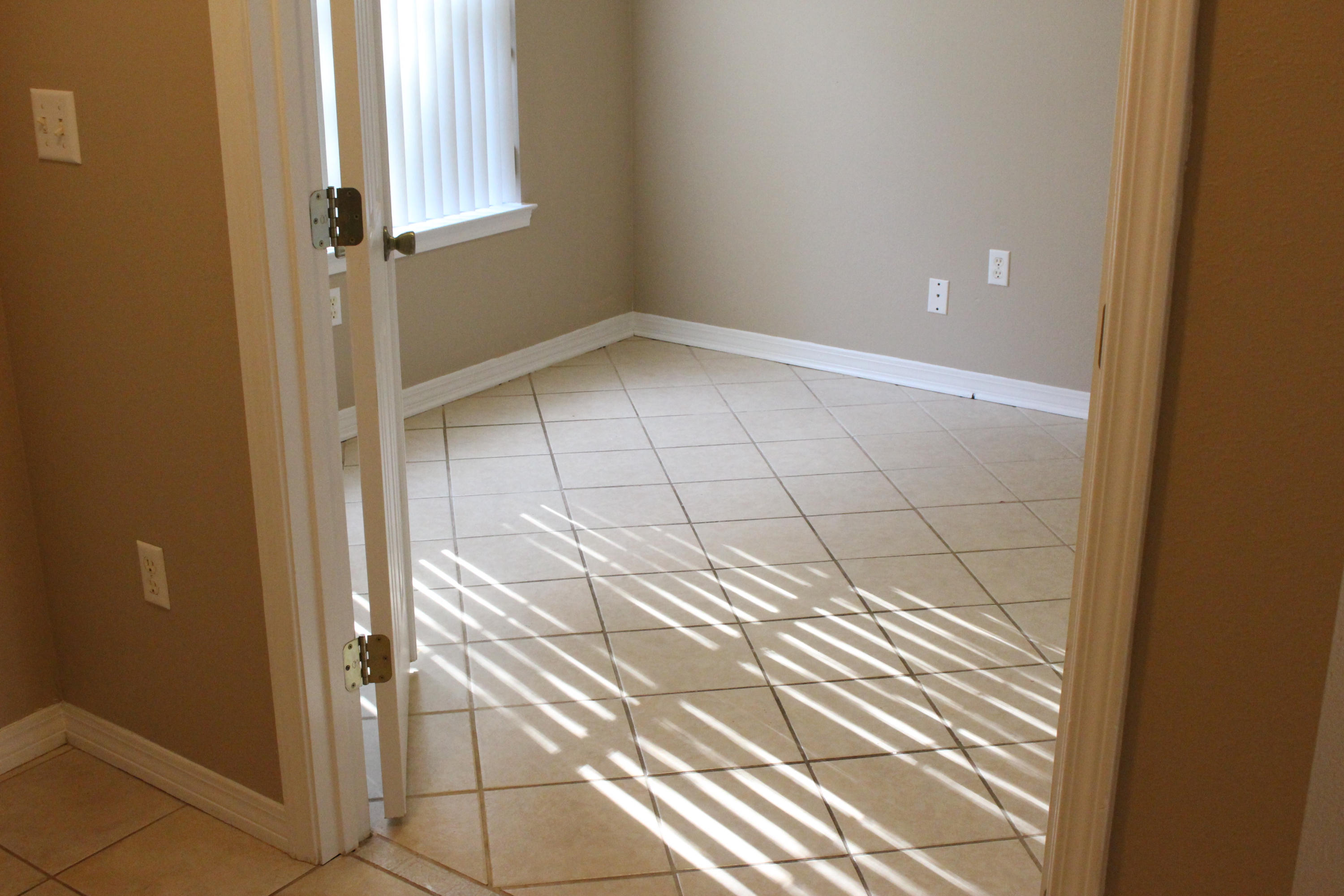RIVERCHASE S/D PH 1 - Residential Lease
