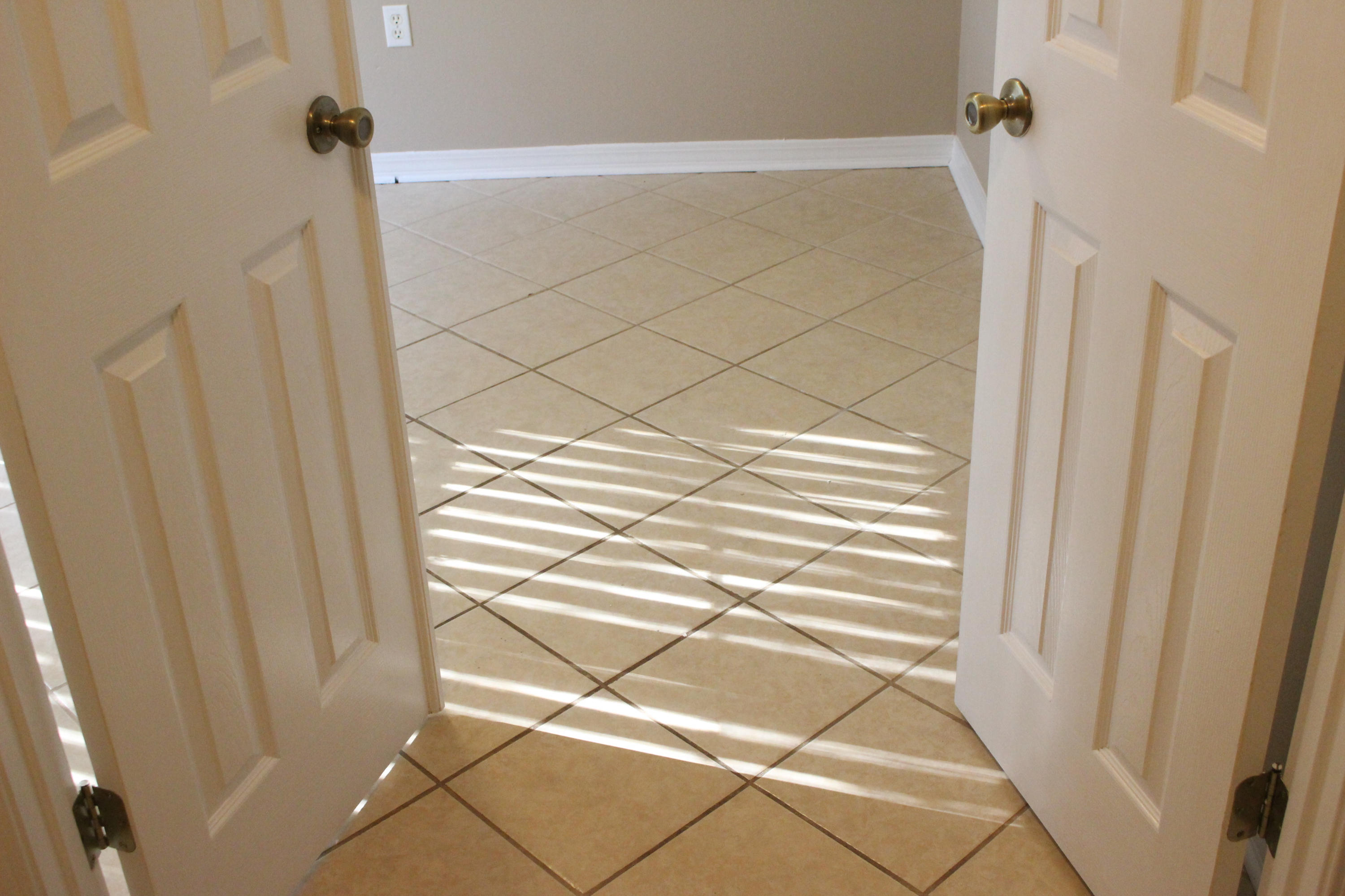 RIVERCHASE S/D PH 1 - Residential Lease
