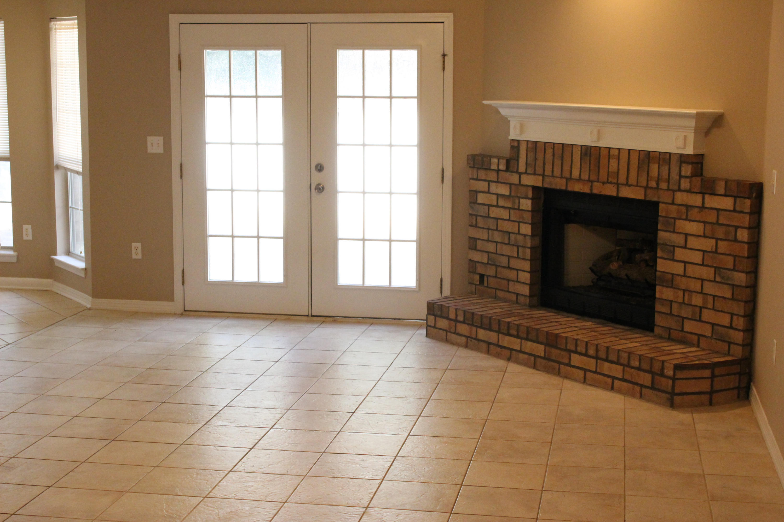 RIVERCHASE S/D PH 1 - Residential Lease