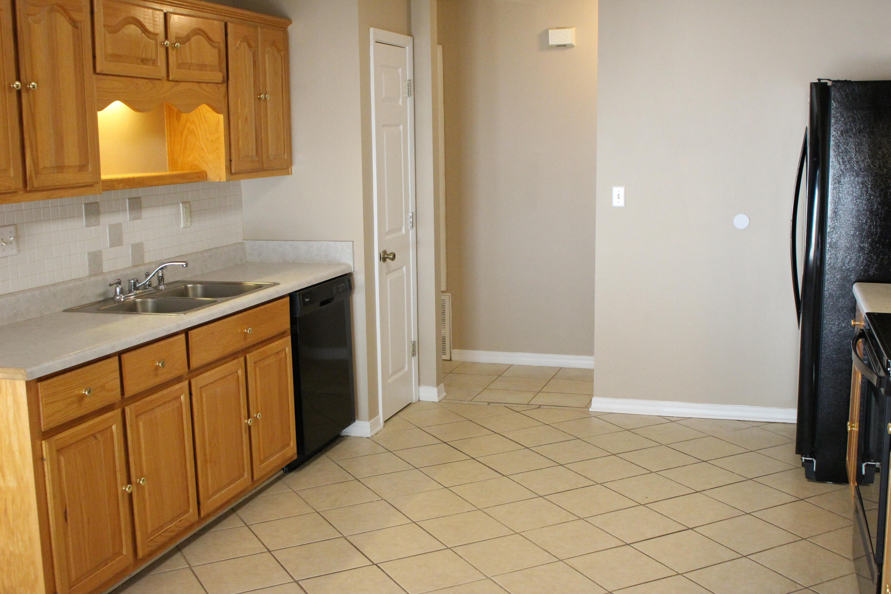 RIVERCHASE S/D PH 1 - Residential Lease