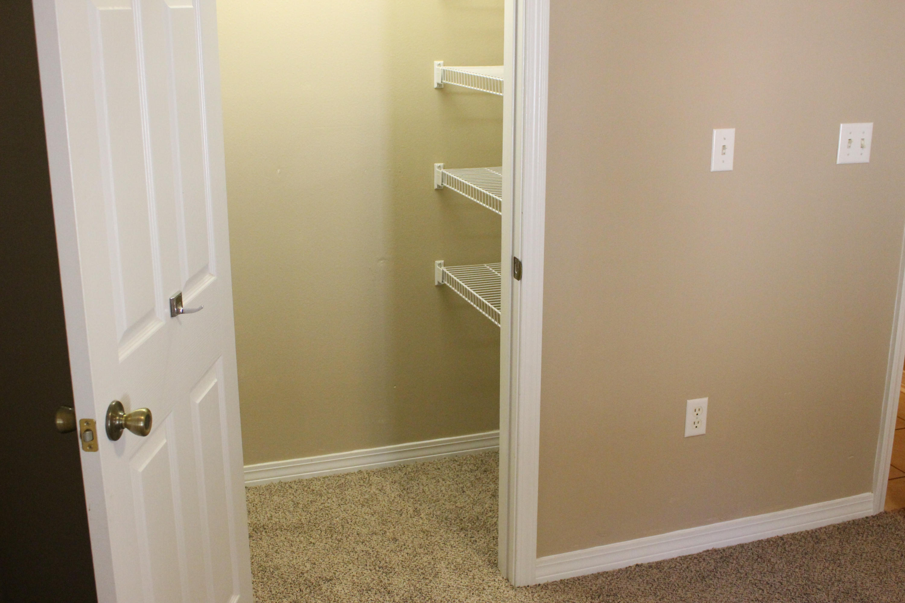RIVERCHASE S/D PH 1 - Residential Lease