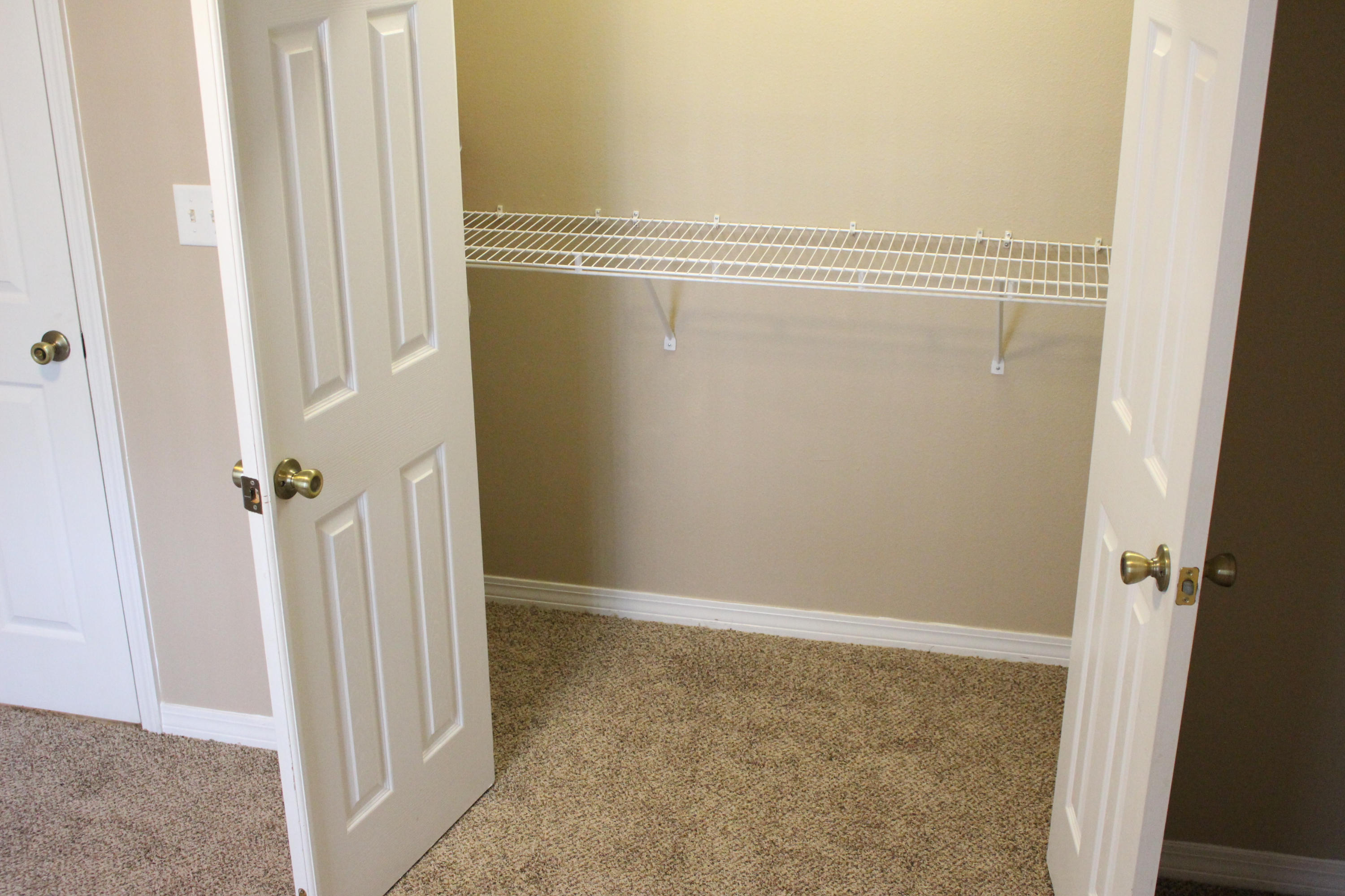 RIVERCHASE S/D PH 1 - Residential Lease