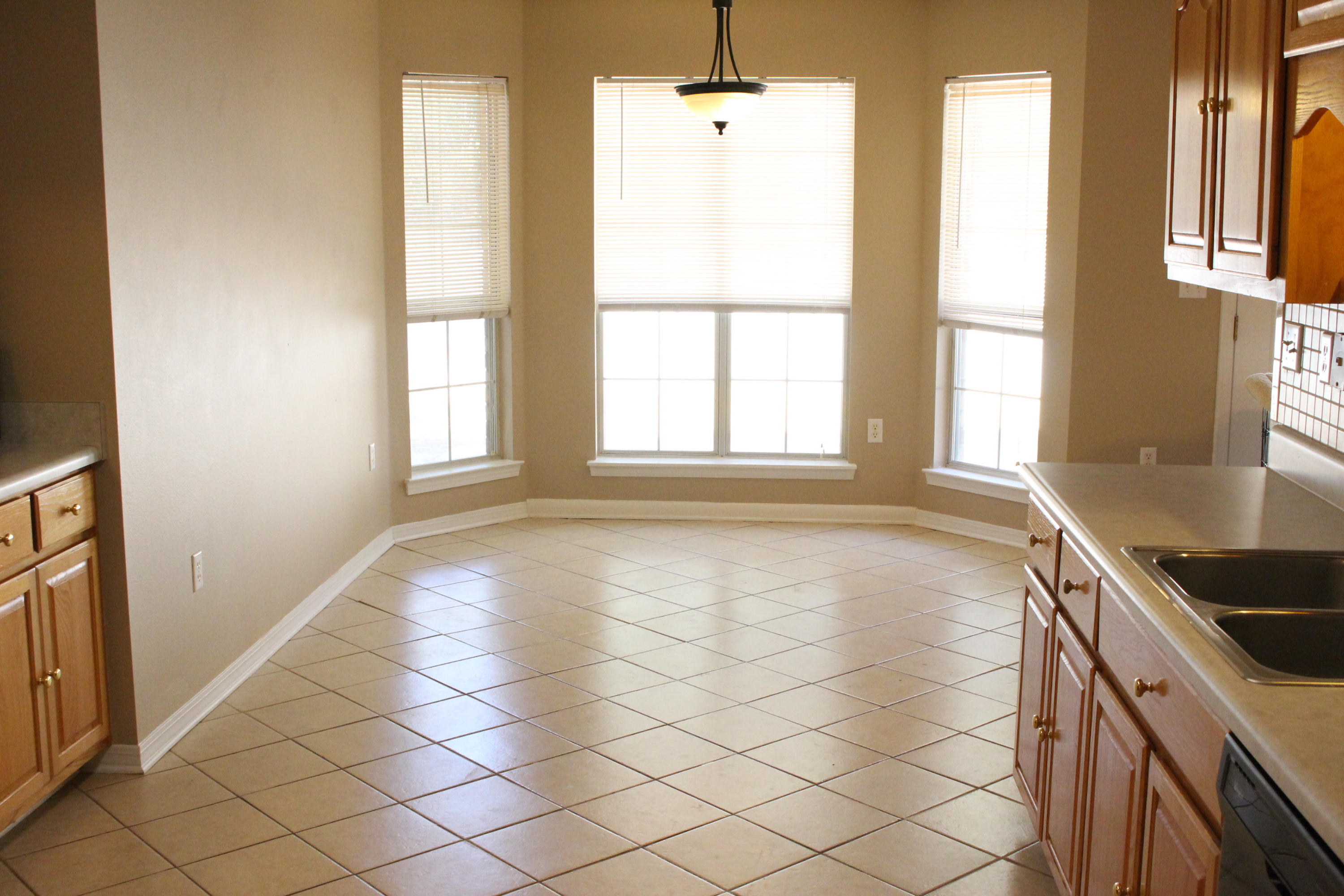 RIVERCHASE S/D PH 1 - Residential Lease