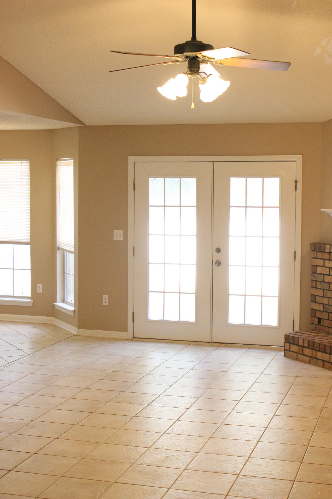 RIVERCHASE S/D PH 1 - Residential Lease
