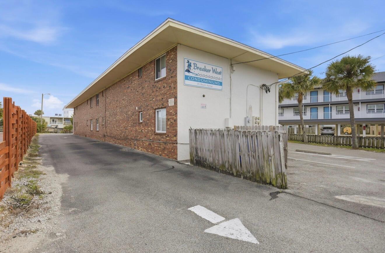 BREAKERS WEST - Residential
