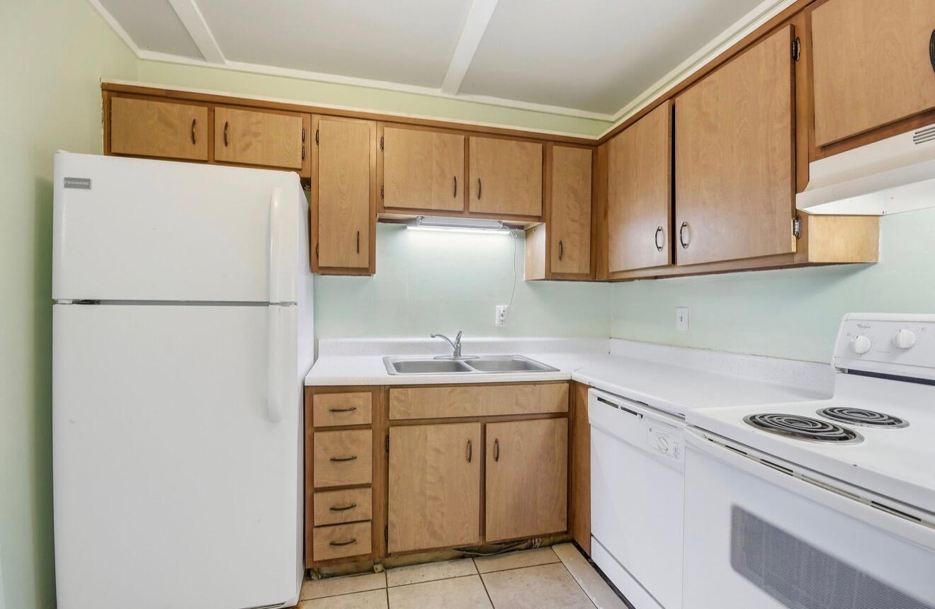 BREAKERS WEST - Residential