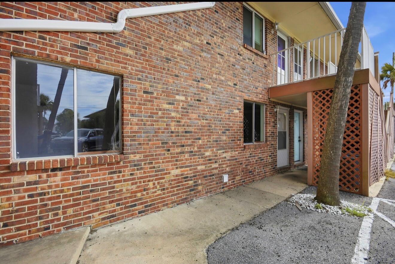 BREAKERS WEST - Residential