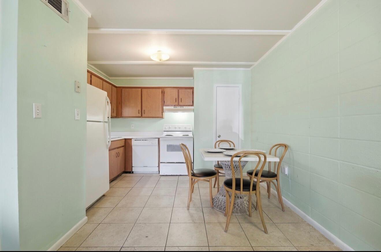 BREAKERS WEST - Residential