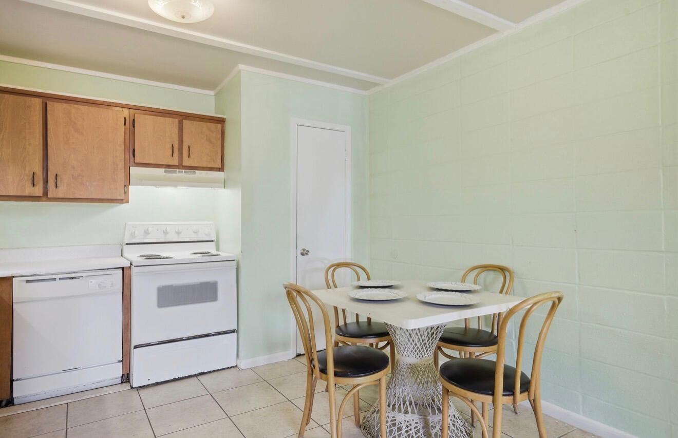 BREAKERS WEST - Residential