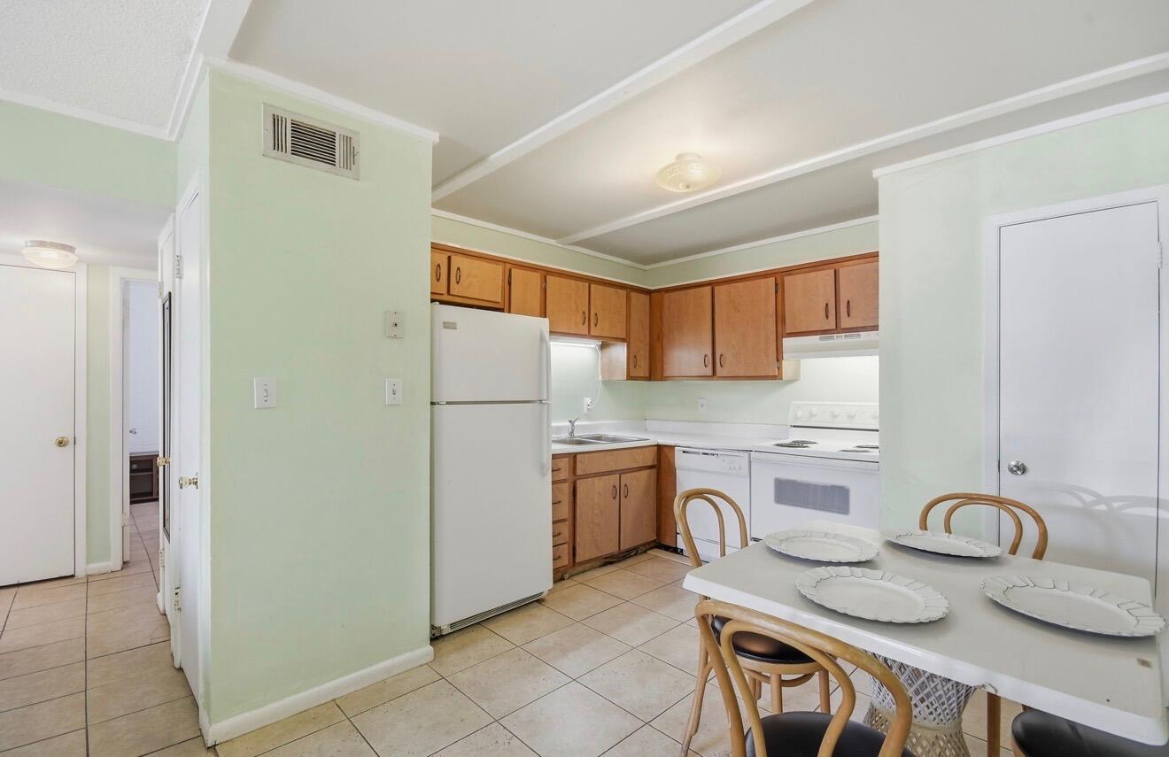BREAKERS WEST - Residential