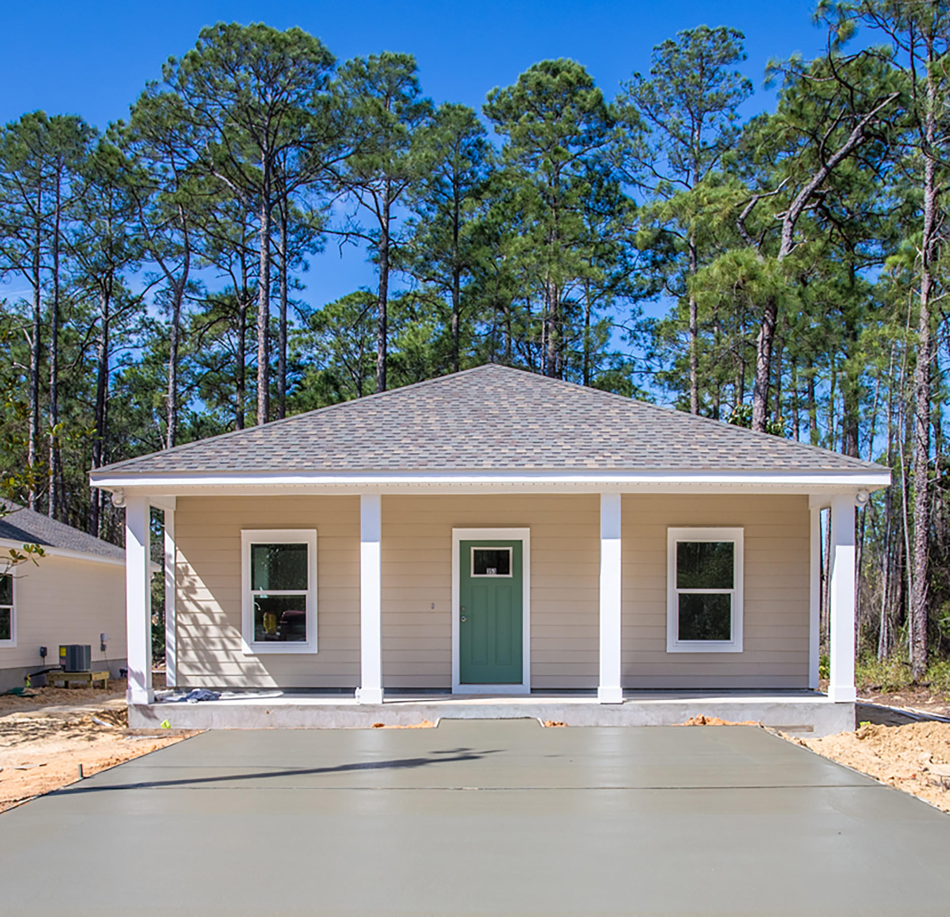 This great rental is a 3BR/2BA with a fenced yard. It has a great open floor plan and large bedrooms, Stainless Steel Appliances and upgrades throughout. Large yard and front and back porches for relaxing. Don't wait, as this one will not be available for long! Call for a showing today.
