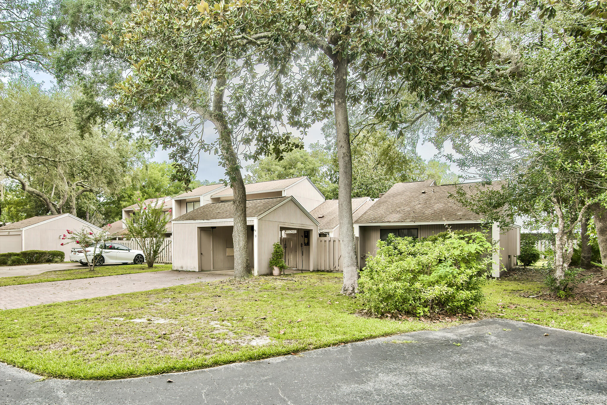 ROYAL OAK VILLAGE - Residential Lease