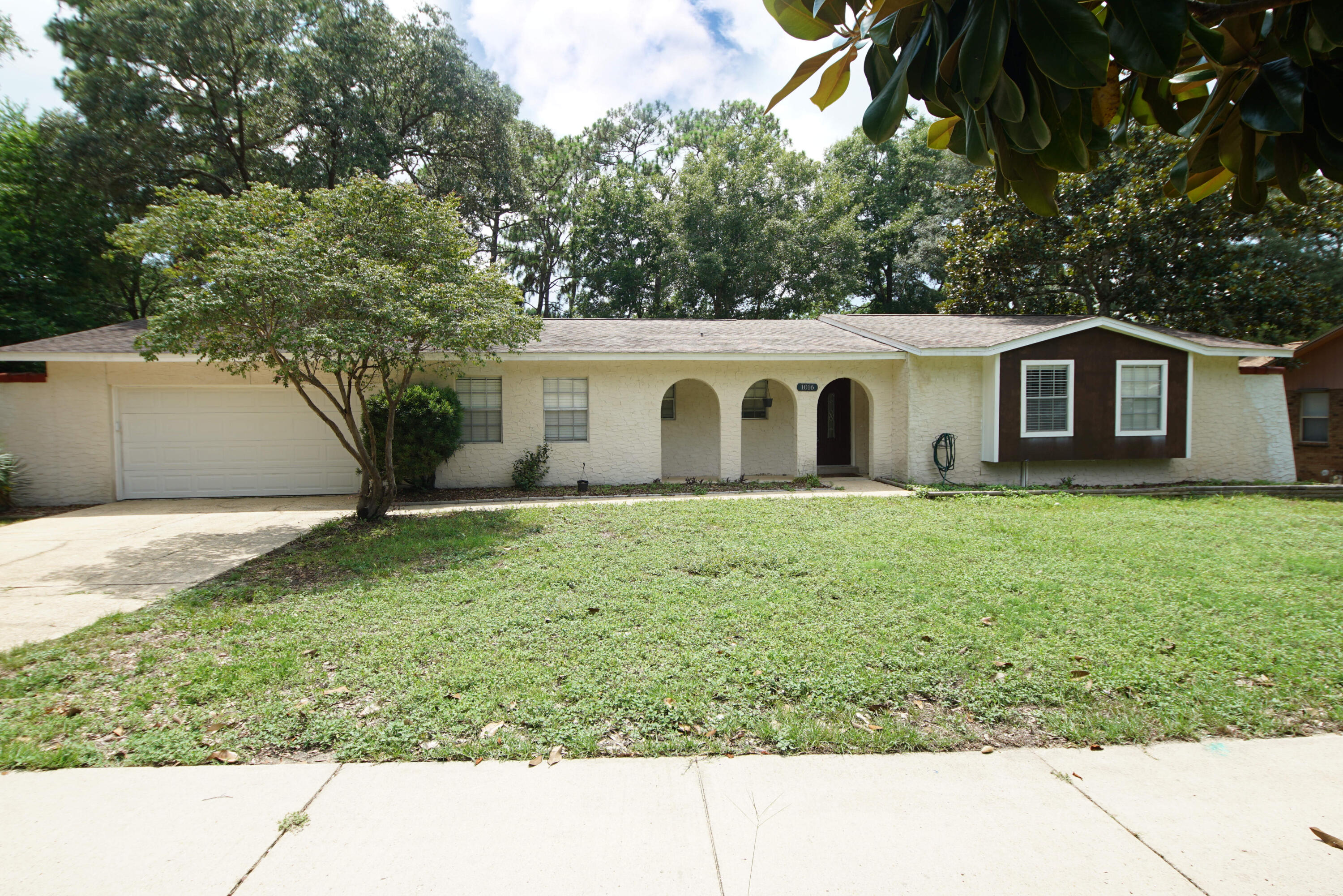 PINE LAKE S/D LOT 33 BLK B - Residential