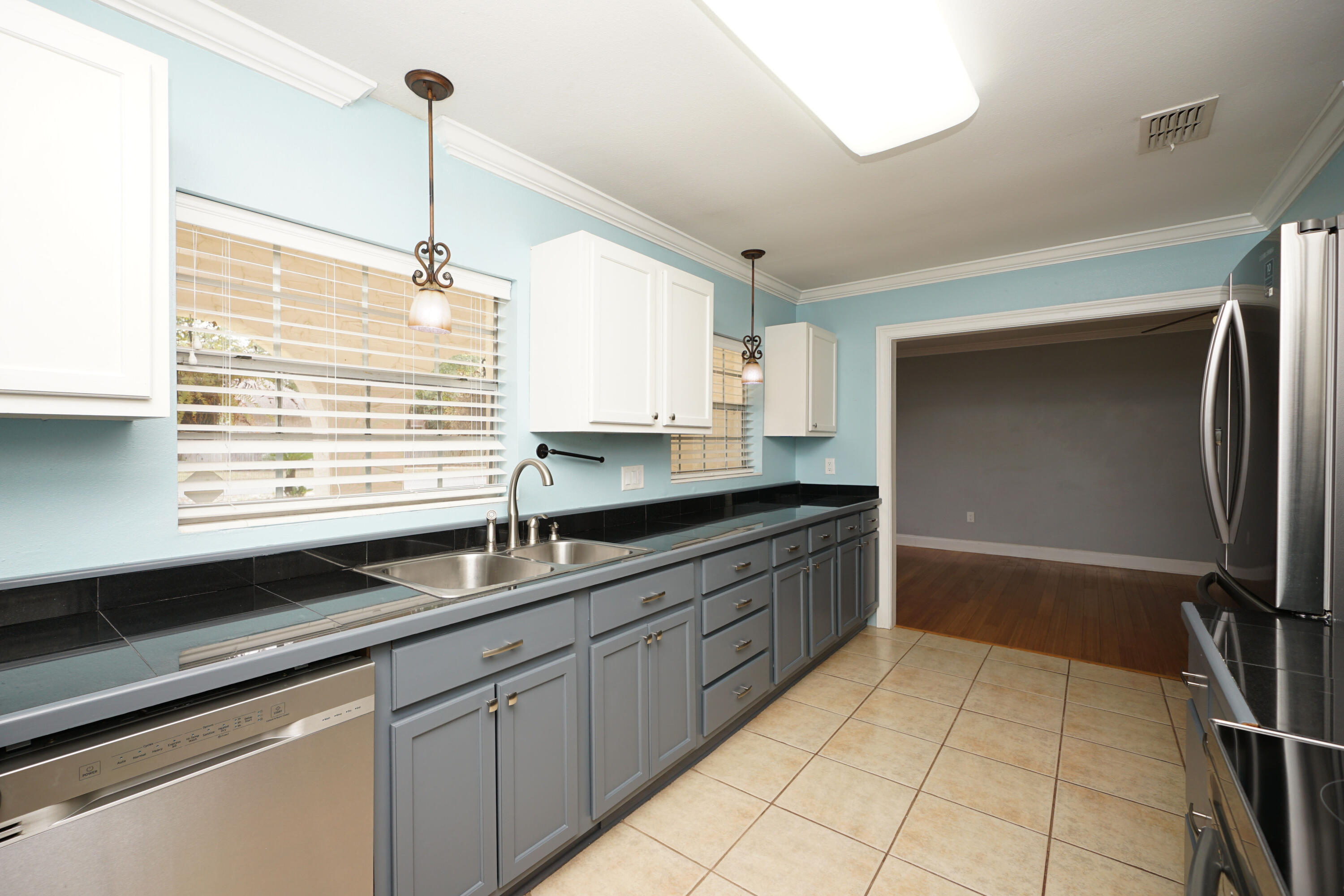 PINE LAKE S/D LOT 33 BLK B - Residential