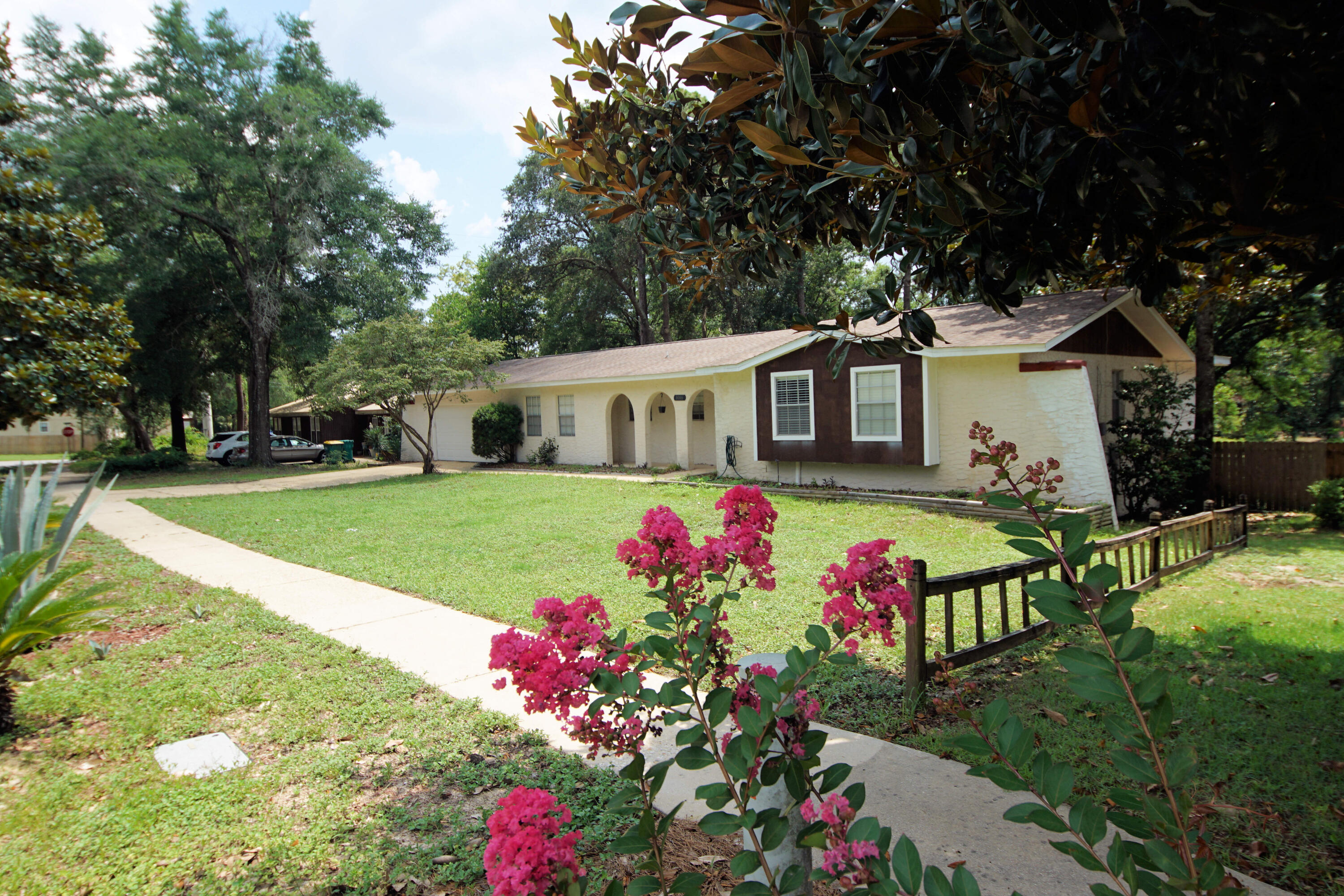 PINE LAKE S/D LOT 33 BLK B - Residential